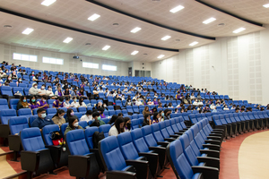 ศูนย์ภาษา คณะศิลปศาสตร์ จัดอบรมให้ความรู้ภาษาอังกฤษและจัดสอบวัดระดับทางภาษา สำหรับนิสิตคณะศิลปศาสตร์ สาขาวิชาภาษาอังกฤษ เพื่อสำเร็จการศึกษา UP-STEP (C1)