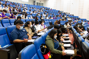 ศูนย์ภาษา คณะศิลปศาสตร์ จัดอบรมให้ความรู้ภาษาอังกฤษและจัดสอบวัดระดับทางภาษา สำหรับนิสิตคณะศิลปศาสตร์ สาขาวิชาภาษาอังกฤษ เพื่อสำเร็จการศึกษา UP-STEP (C1)