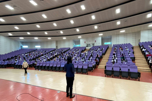 ศูนย์ภาษา คณะศิลปศาสตร์ จัดอบรมให้ความรู้ภาษาอังกฤษและจัดสอบวัดระดับทางภาษา สำหรับนิสิตคณะศิลปศาสตร์ สาขาวิชาภาษาอังกฤษ เพื่อสำเร็จการศึกษา UP-STEP (C1)