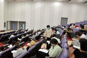 ศูนย์ภาษา คณะศิลปศาสตร์ จัดอบรมให้ความรู้ภาษาอังกฤษและจัดสอบวัดระดับทางภาษา สำหรับนิสิตคณะศิลปศาสตร์ สาขาวิชาภาษาอังกฤษ เพื่อสำเร็จการศึกษา UP-STEP (C1)