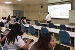 ศูนย์ภาษาจัดโครงการบริการด้านการอบรมภาษาจีนแบบเร่งรัดสำหรับนิสิตหลักสูตรควบ 2 ปริญญา